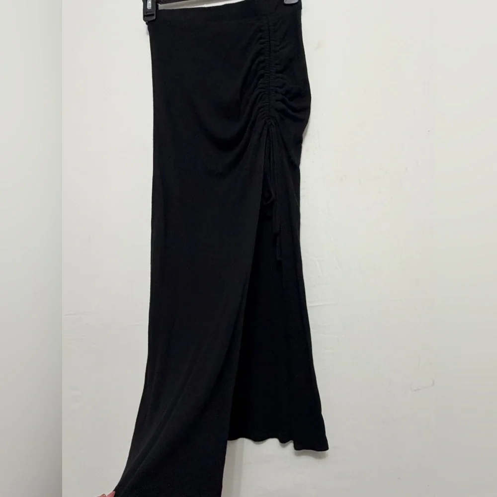 Lulus Black Ruched women’s size XS Maxi Skirt (A348)✨